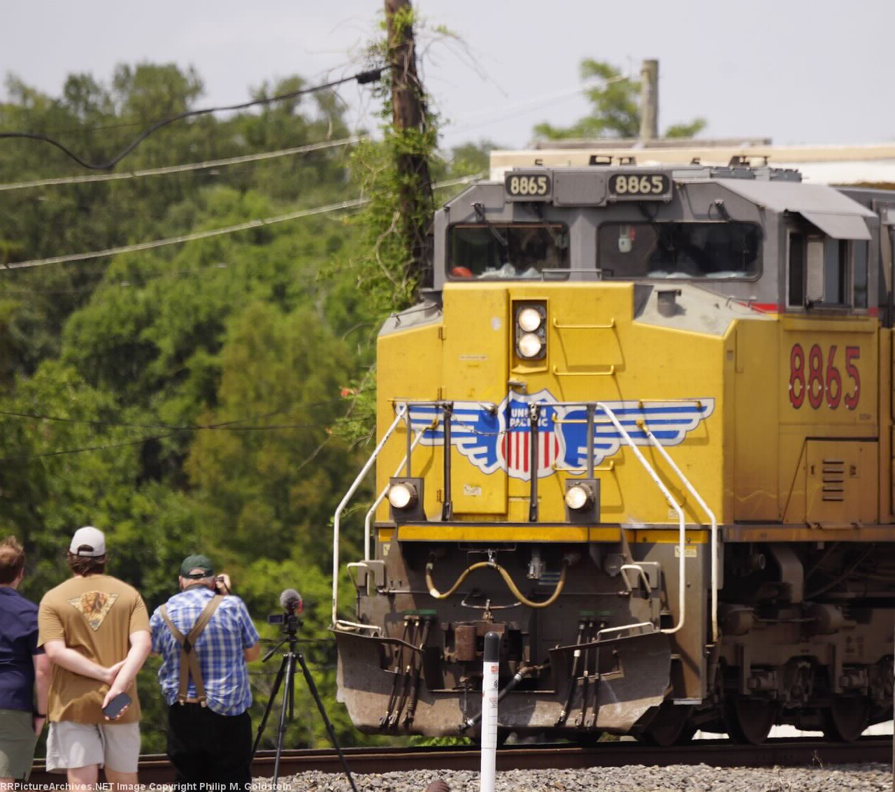 UP 8865.. Wait... That's not a steam locomotive!!!